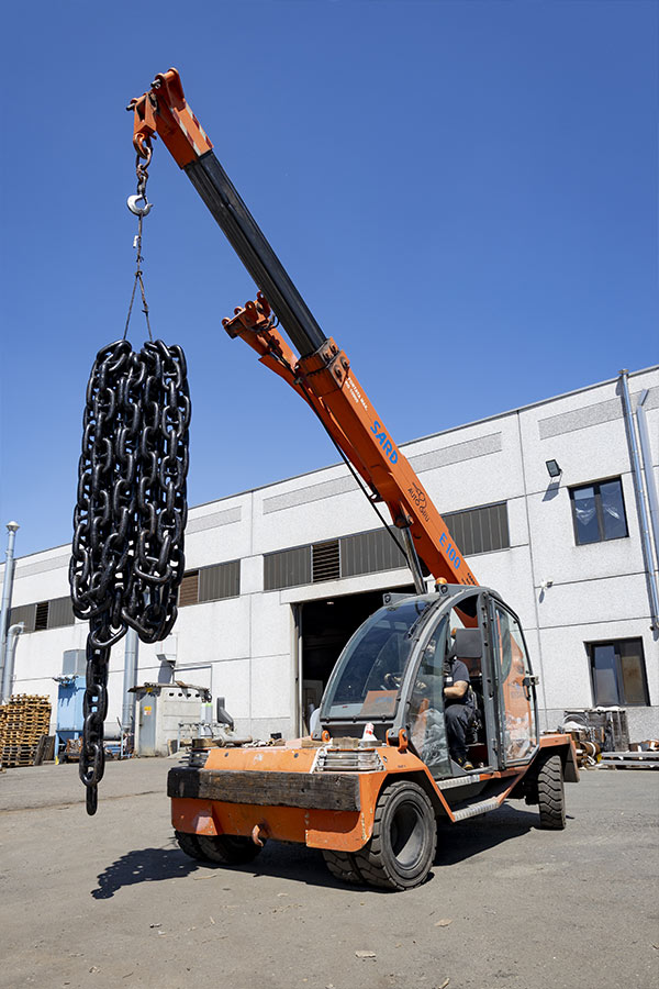 Low magnetic permeability equipment for MCMVs